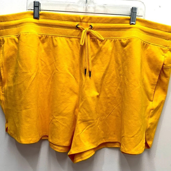 NWT TEK GEAR Women Mid Rise Drawstring Pockets Workout Yellow Shorts Plus Sz 2X - Picture 1 of 7